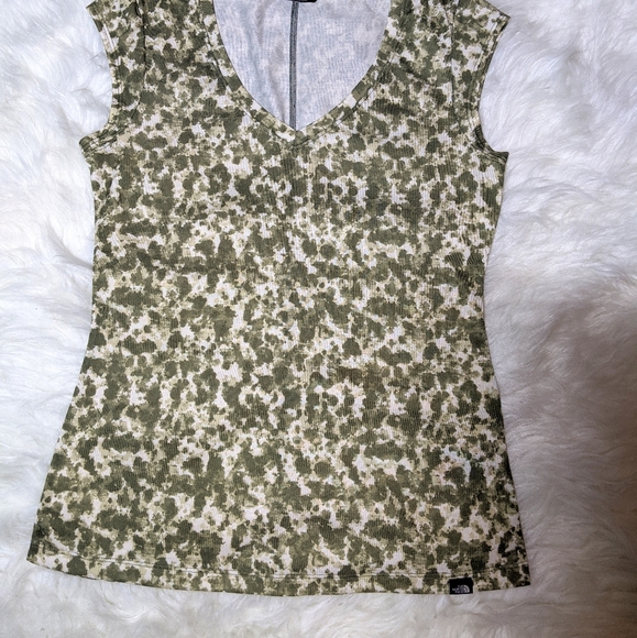 NWT North Face V Neck T-Shirt - Picture 4 of 11